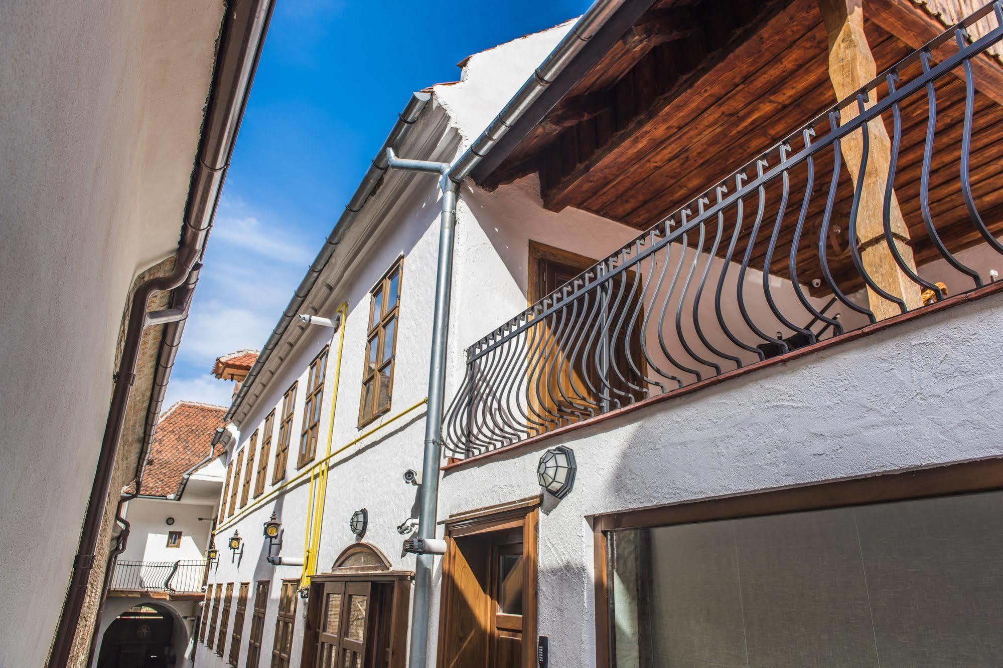 Casa Veche Aparthotel Brasov Luaran gambar